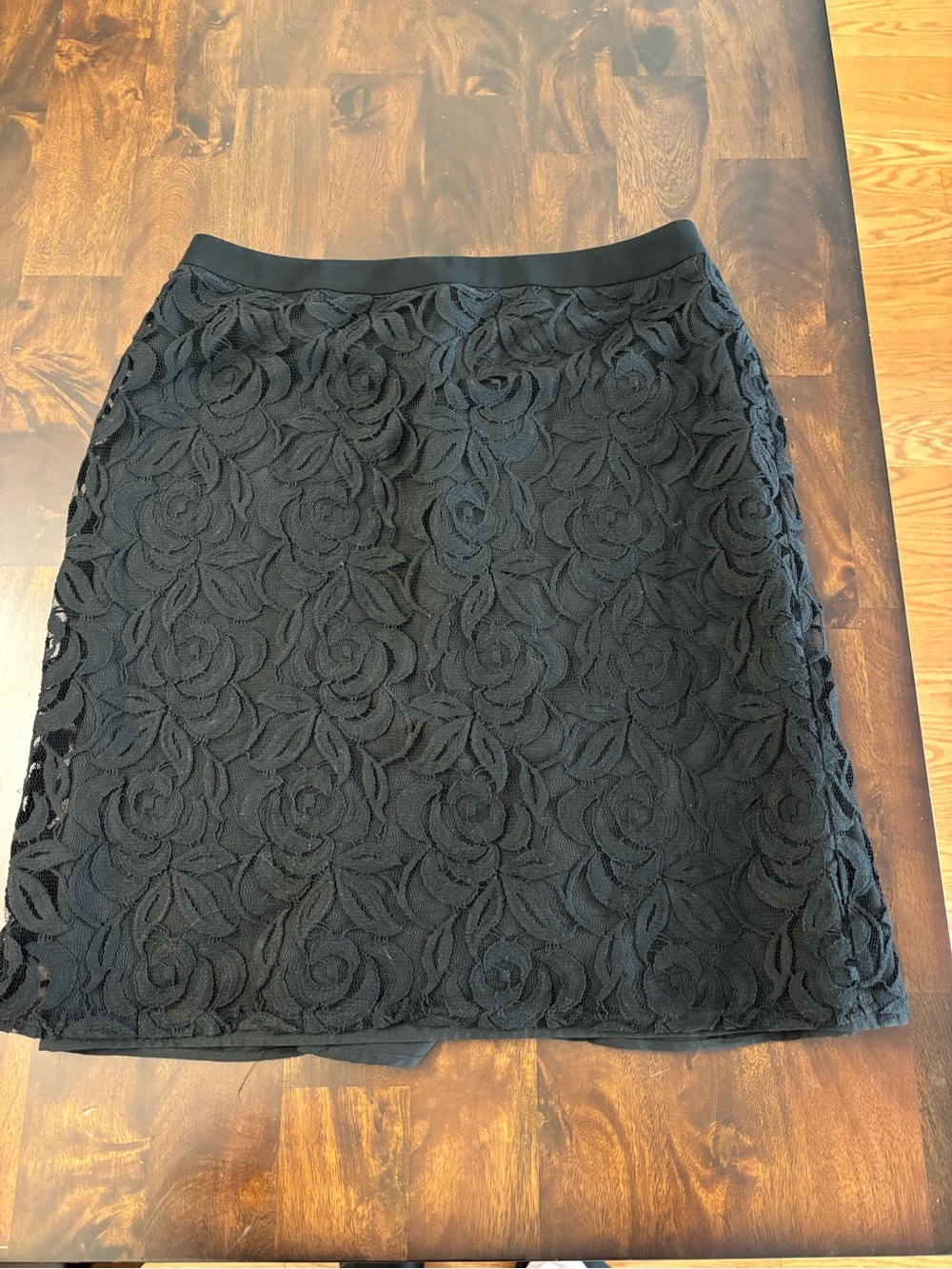 Laura Petites Women’s Black Lace Pencil Skirt